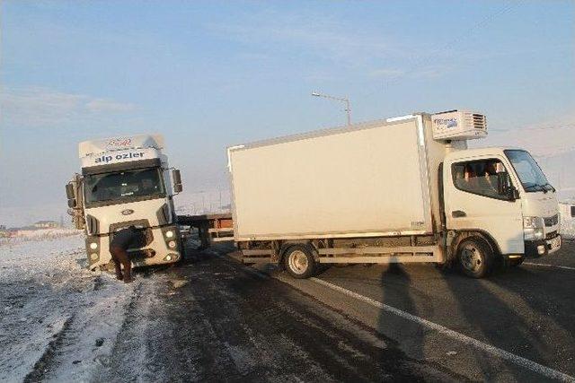 Kayan Tır Yolu Kapattı, Trafik Durdu