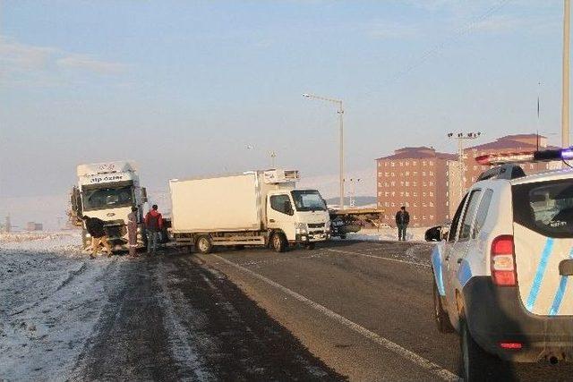 Kayan Tır Yolu Kapattı, Trafik Durdu