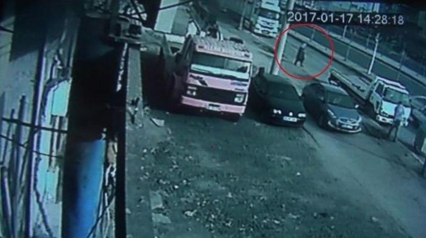 Otomobilin &Ccedil;arptığı Yaşlı Adam Ağır Yaralandı