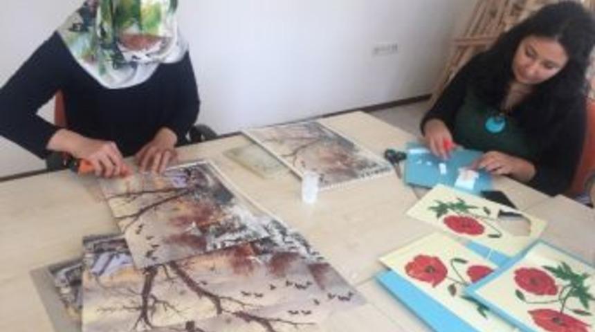 Hanımlar Kağıt R&ouml;lyef Kursu Sertifikası Aldı