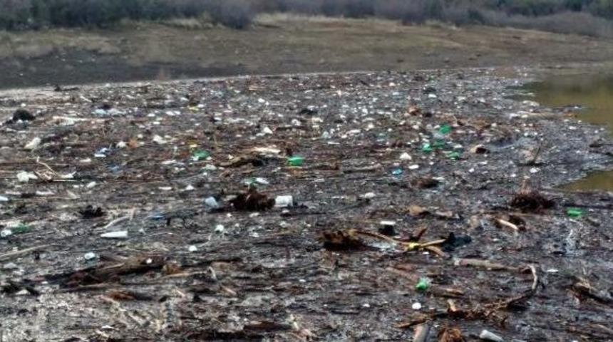 Eriyen Karlar Bayrami&ccedil; Barajı'nda Tehlike Yarattı