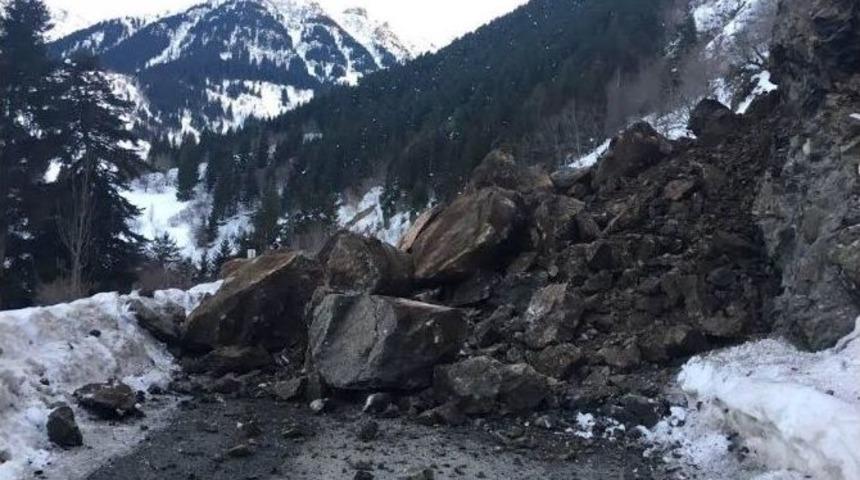 Ardahan-artvin Karayolunda Heyelan: Yol Ulaşıma Kapandı