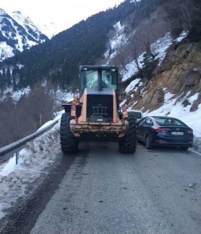 Ardahan-artvin Karayolunda Heyelan: Yol Ulaşıma Kapandı