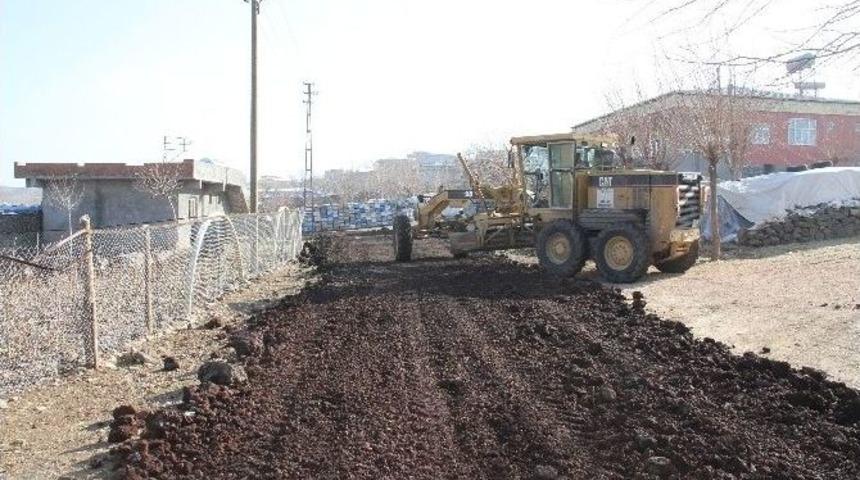 Bağlar&rsquo;ın Sarıdalı Mahallesi&rsquo;nde Yol &Ccedil;alışması