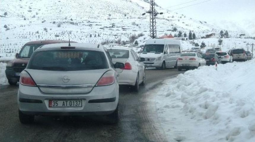 Bozdağ, İzmirli Kayakseverleri Bekliyor