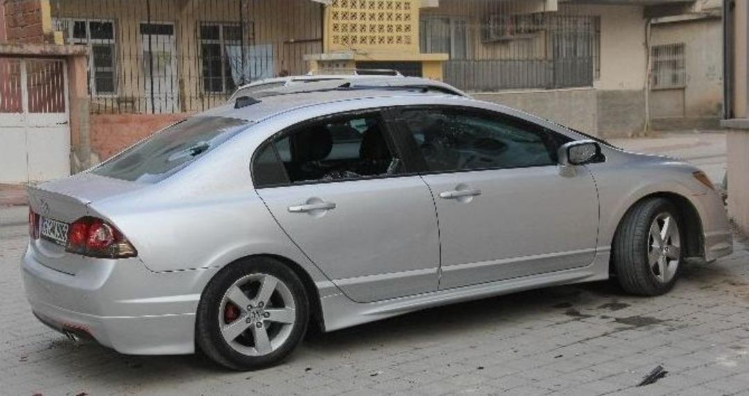 Eşiyle Tartışan Kadın, &Ouml;fkesini Kocasının Otomobilinden &Ccedil;ıkardı