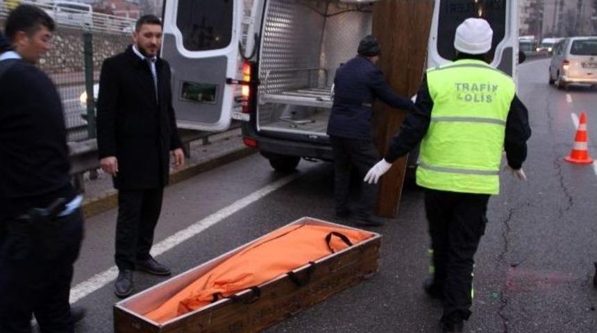 Yol Verme Kavgası İ&ccedil;in Aracından İndi Canından Oldu