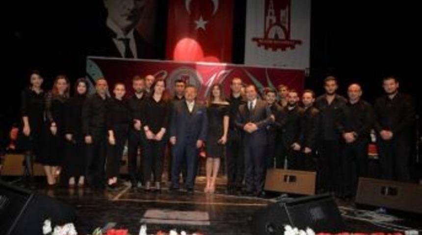 &ldquo;kahramanlara Ağıt Gecesi&rdquo; İle Şehitler Anıldı