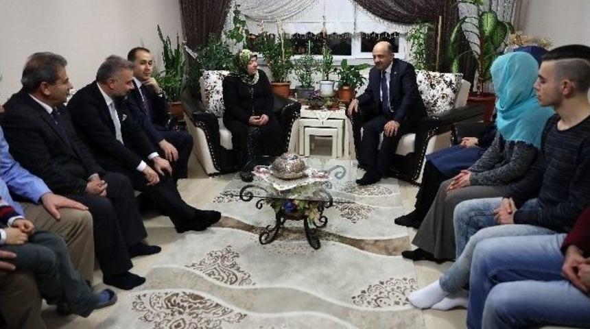 Bakan Işık&rsquo;tan Şehit Ailelerine Ziyaret