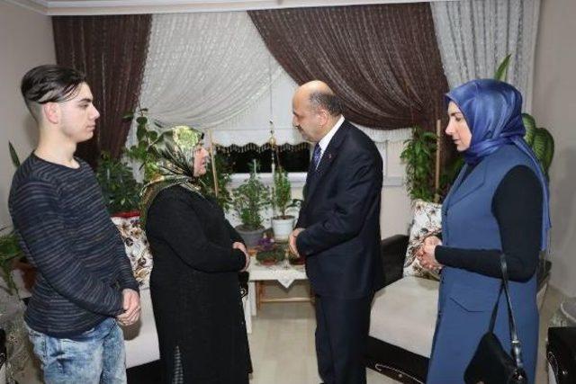 Bakan Fikri Işık, Ankara daki Şehit Ailelerini Ziyaret Etti 2