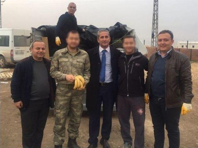 El Bab&rsquo;ta G&ouml;rev Yapan Mehmet&ccedil;iğe Anamur&rsquo;dan 3.5 Ton Muz G&ouml;nderildi 1