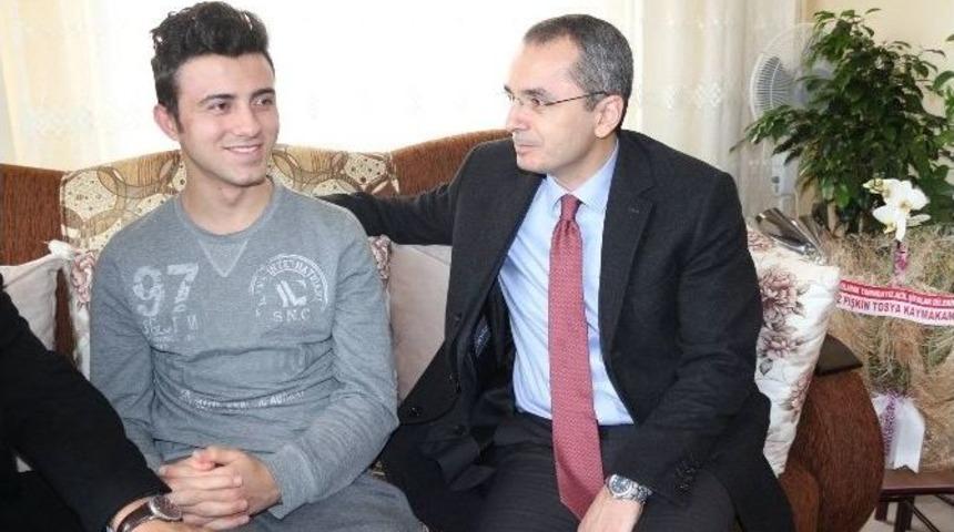 Tosya Kaymakamı Deniz Pişkin, Gazi Polisi Ziyaret Etti