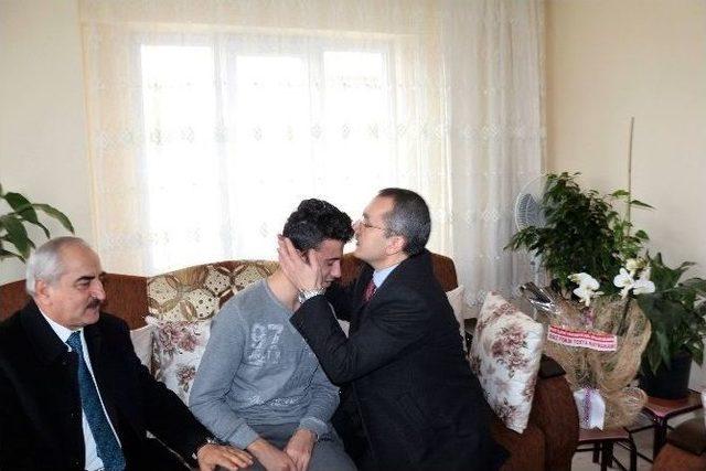 Tosya Kaymakamı Deniz Pişkin, Gazi Polisi Ziyaret Etti 1