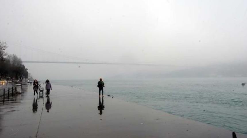 İstanbul Boğazı Sis Nedeniyle Transit Gemi Trafiğine Kapatıldı