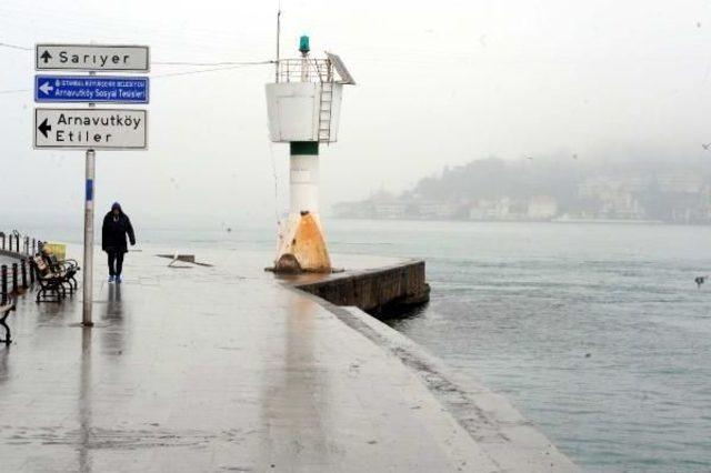 İstanbul Boğazı Sis Nedeniyle Transit Gemi Trafiğine Kapatıldı