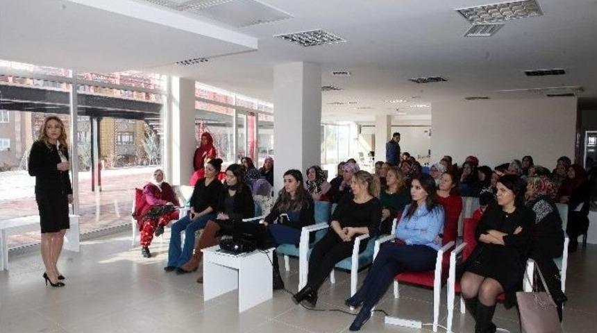 Yenimahalle&rsquo;de Kadınlara &Ouml;zel Seminer