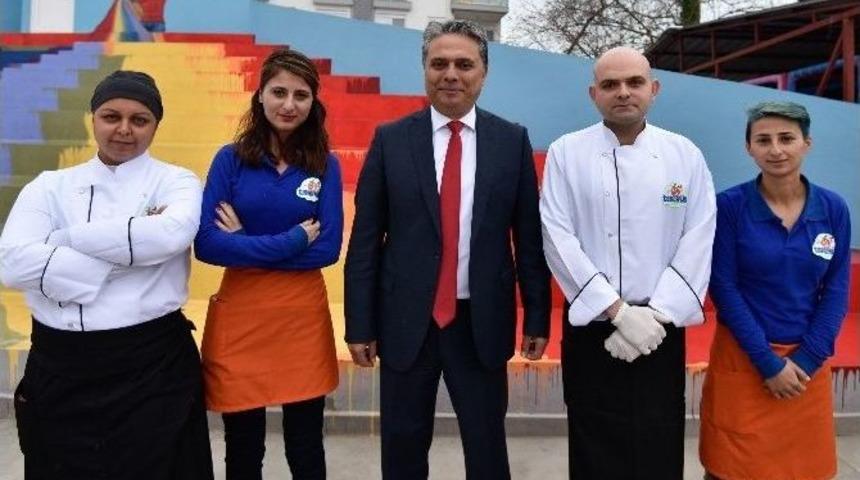 Başkan Uysal, Teneff&uuml;s Park &Ccedil;alışanlarıyla Buluştu