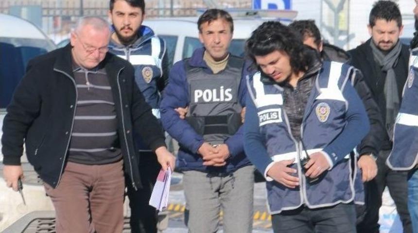 5 &Ccedil;ocuk Annesini &Ouml;ld&uuml;ren Zanlı Adliyeye Sevk Edildi