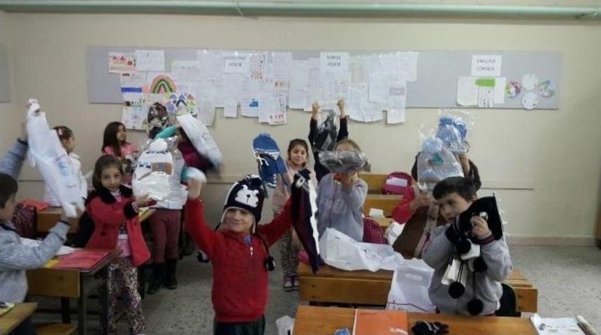 Armutlucumalılardan &Ouml;ğrencileri Sevindiren Karne Hediyesi