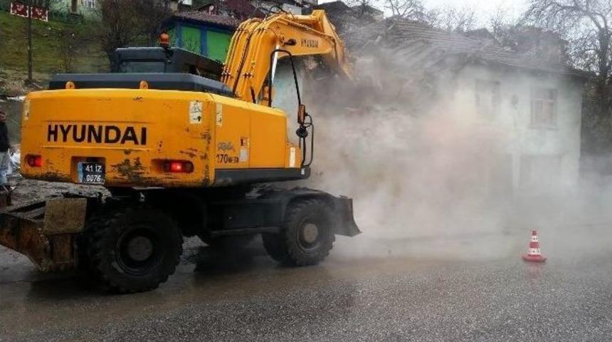 İzmit Belediyesi, İzmit&rsquo;in D&ouml;rt Bir Yanında &Ccedil;alışmalara Devam Ediyor
