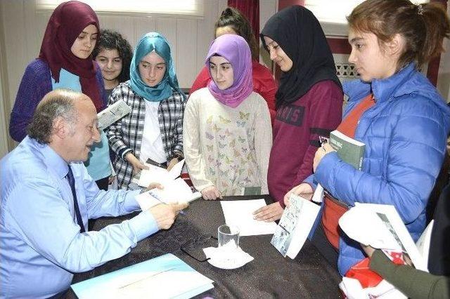 Erzurum’da Liseli Öğrenciler Ünlü Yazarlarla Buluşmaya Başladı