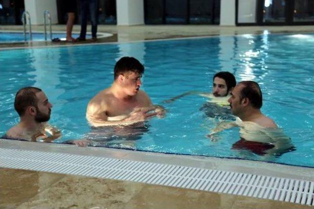 Kadınlara &Ouml;zel Yaptırılan Termal Tesisi &Ouml;nce Erkekler Test Etti 2