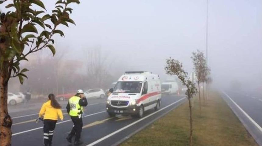Yoğun Sis Nedeniyle 10 Ara&ccedil; Birbirine Girdi: 6 Yaralı