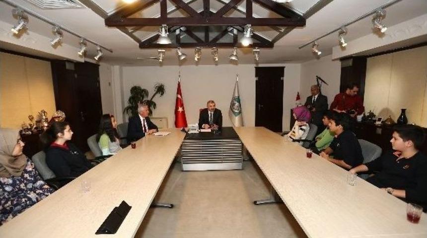 Başkan &Ccedil;elik&rsquo;ten Y&uuml;zde Y&uuml;z Başarıya Y&uuml;zde Y&uuml;z Kutlama