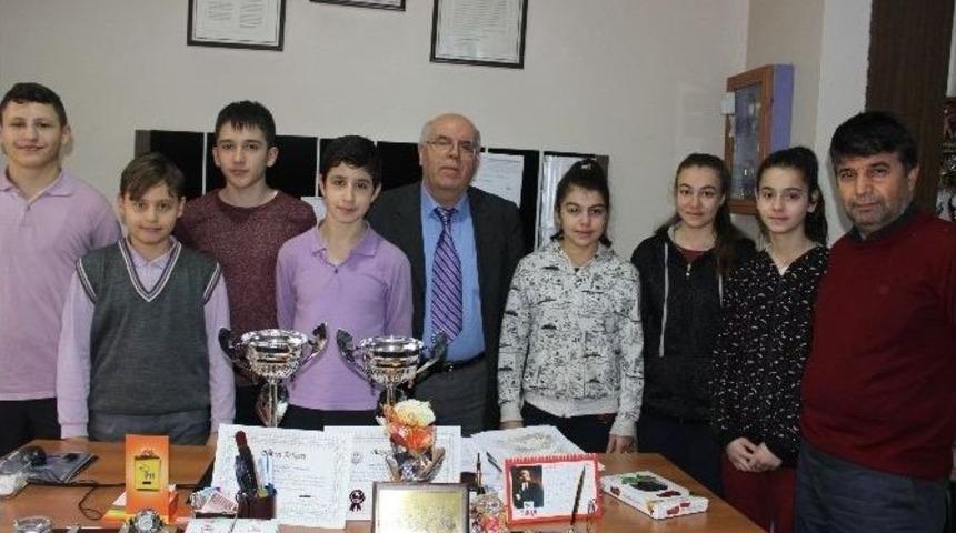 Yayla Ortaokulu &Ouml;ğrencileri &Ccedil;orum&rsquo;dan İki Kupayla D&ouml;nd&uuml;