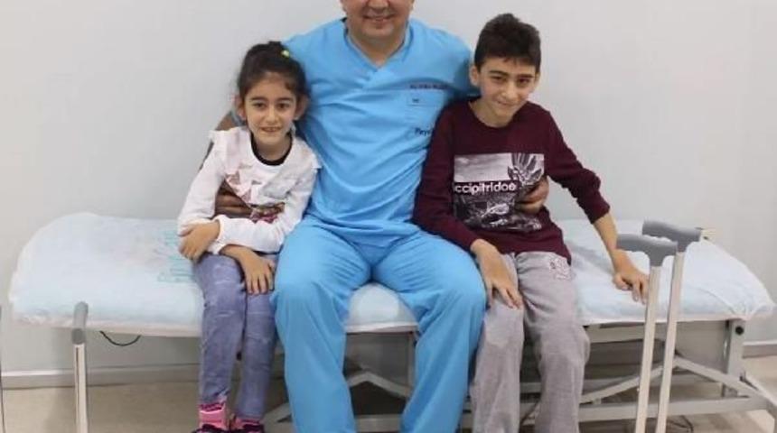 Beyin Fel&ccedil;li Iki Kardeşin Robotik Lokomat Terapili Ilk Adımları