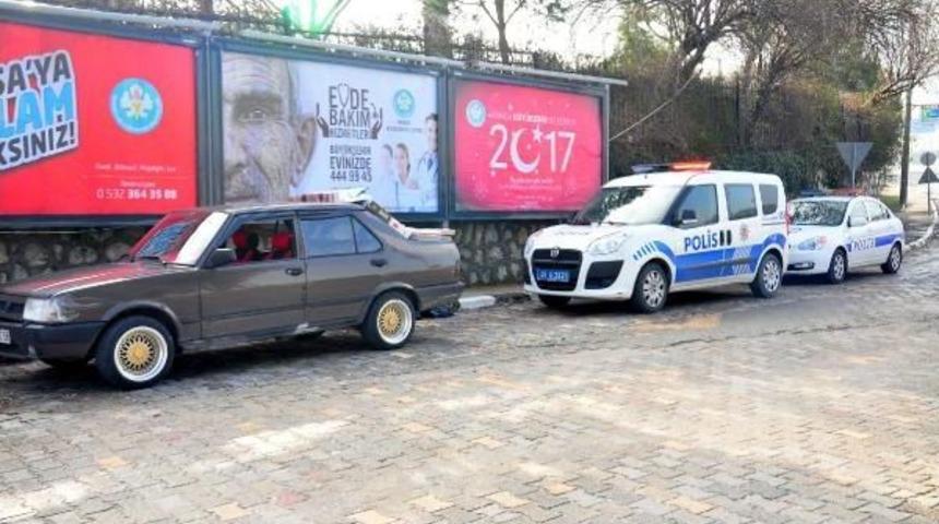 Otomobilde Ka&ccedil;ak Sigaraya 3 G&ouml;zaltı