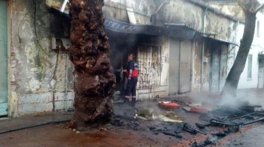 Tarihi Hamamın Yanında Korkutan Yangın