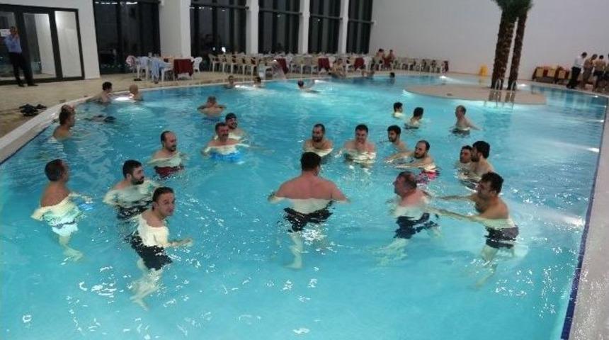 Kadınlar İ&ccedil;in A&ccedil;ıldı İlk Kullanan Erkekler Oldu