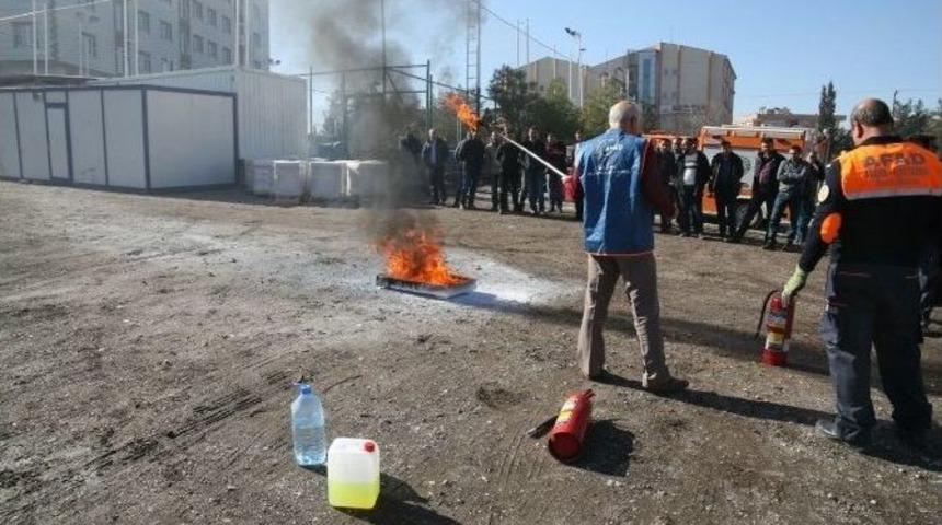 Polislere Yangın S&ouml;nd&uuml;rme Tatbikatı