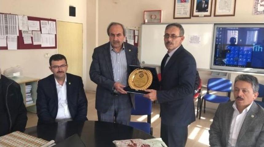 Eğitim Bir-sen Teog Sınavında Başarılı Olan &Ouml;ğrencileri &Ouml;d&uuml;llendirdi