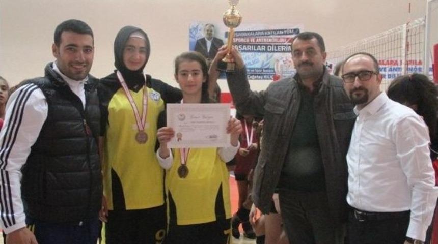 Diyarbakır&rsquo;da Yıldızlar Voleybol M&uuml;sabakaları Sona Erdi