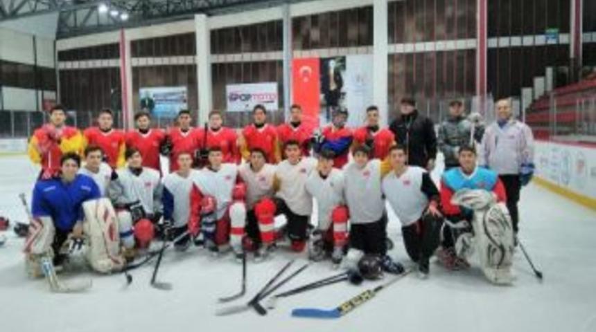 Buz Hokeyi Milli Takımı Ankara'da &Ccedil;alışmalarına Başladı