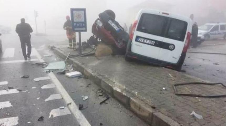 Yoğun Sis Nedeniyle 10 Ara&ccedil; Birbirine Girdi: 6 Yaralı