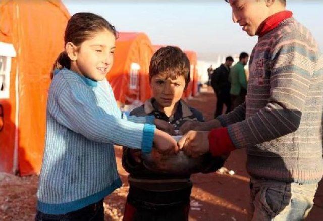 İhh'dan Suriye Kampında Günlük 1800 Kişiye Sıcak Yemek