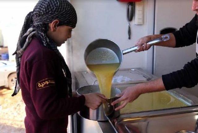 İhh'dan Suriye Kampında Günlük 1800 Kişiye Sıcak Yemek