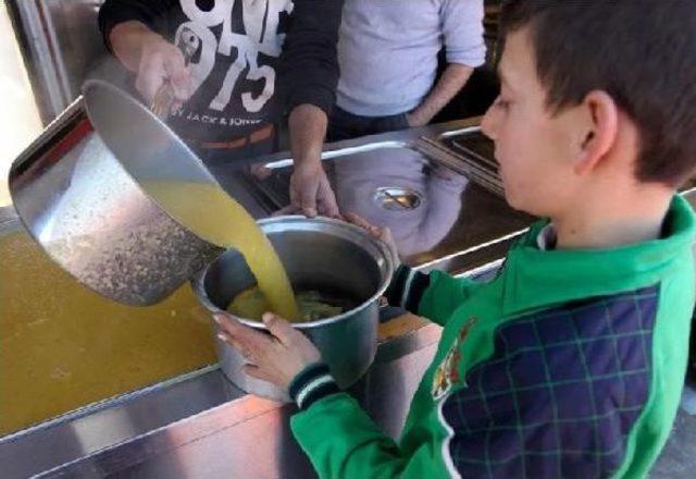 İhh dan Suriye Kampında G&uuml;nl&uuml;k 1800 Kişiye Sıcak Yemek 3