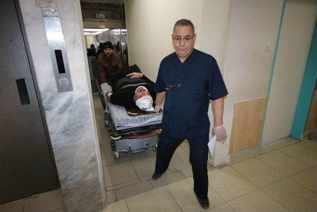 Konya’da Üzerine Kar Kütlesi Düşen Kişi Yaralandı