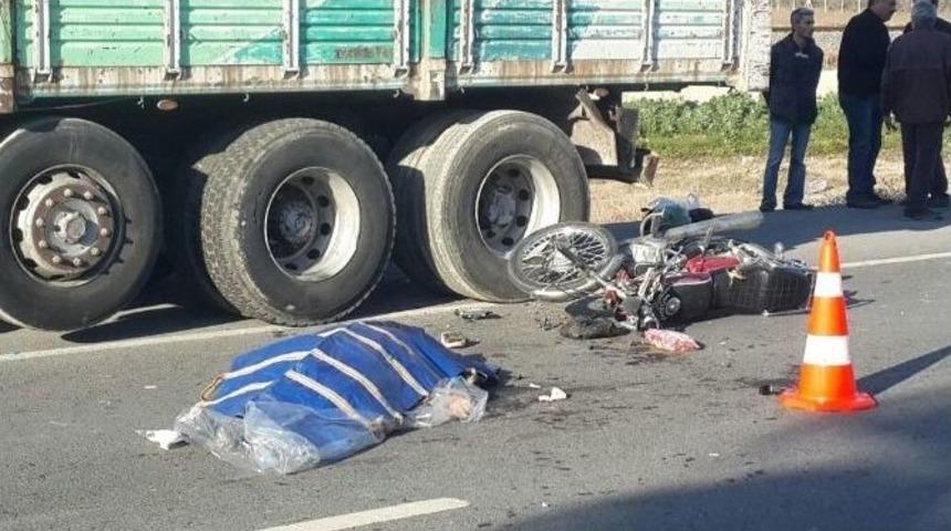 Tarsus&rsquo;ta Feci Kazada Anne &Ouml;ld&uuml;, Oğlu Ağır Yaralandı