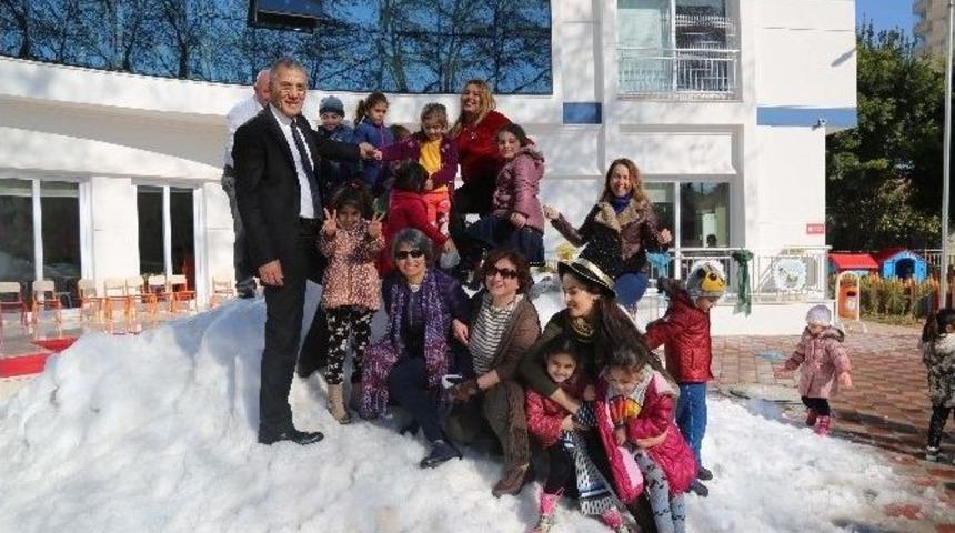 Mezitli Belediyesi, Miniklere Kar Sevinci Yaşattı