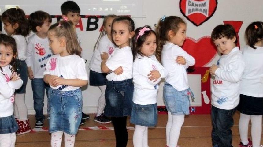 Minik &Ouml;ğrencilerden Babalarına S&uuml;rpriz