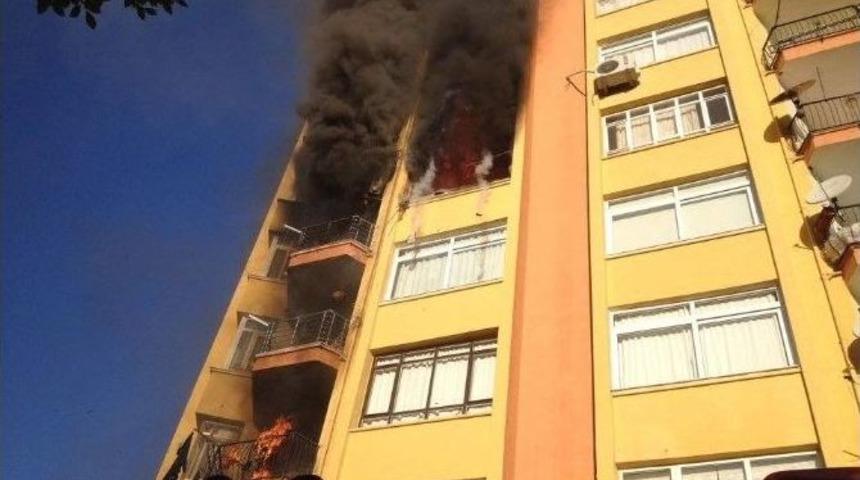 Mersin&rsquo;de Ev Yangını