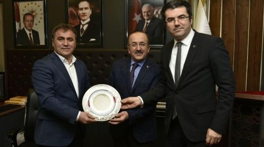 Başkan G&uuml;mr&uuml;k&ccedil;&uuml;oğlu, G&uuml;m&uuml;şhane&rsquo;de Bir Dizi Ziyarette Bulundu