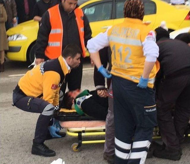 Balıkesir’de Trafik Kazası: 2 Yaralı