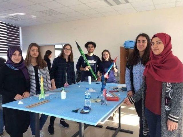 Omü’lü Öğrenciler Elif’in Anısına Roket Fırlattı 1