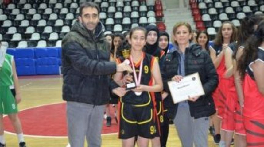 Gen&ccedil;ler Basketbol M&uuml;sabakaları Sona Erdi